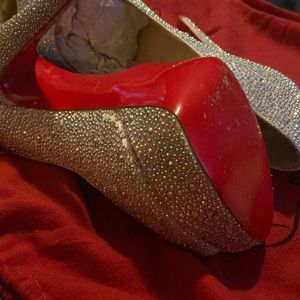 Worn once, comes with dust bags and box, need gone asap